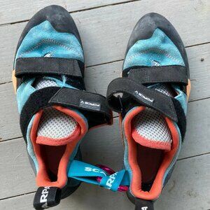Scarpa Force V Climbing Shoes - Women's size 40.5